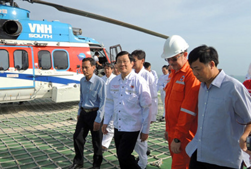 Chủ tịch nước thăm và chúc Tết cán bộ nhân viên giàn khoan dầu khí ảnh 1